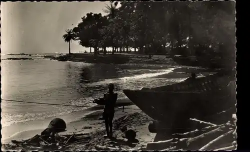 Ak Conakry Konakry Guinea, Debarquement des Pirogues