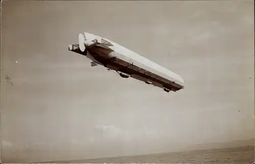 Ak Zeppelin im Flug über dem Bodensee, Luftschiff