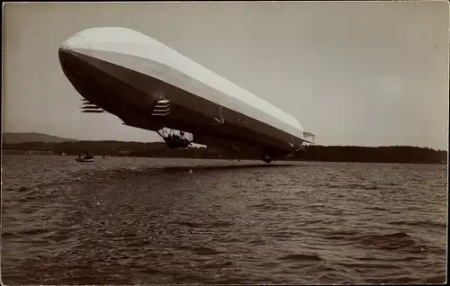 Ak Zeppelin über dem Bodensee, Luftschiff