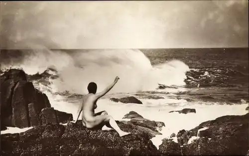 Foto Frauenakt auf Felsen am Meer, Fotograf Van Jan, Verlag der Schönheit Serie 130