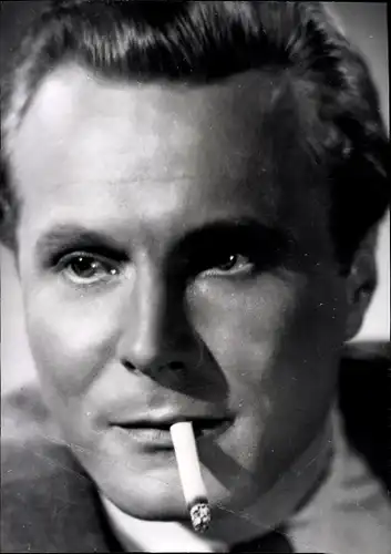 Ak Schauspieler Ernst Schröder, Portrait mit Zigarette