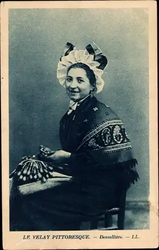 Ak Le Velay Pittoresque, Dentelliere, Klöpplerin in Tracht