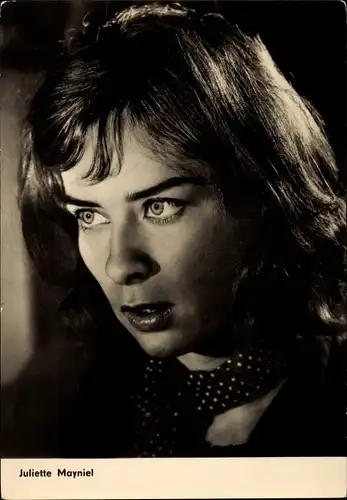Ak Schauspielerin Juliette Mayniel mit Halstuch, Kirmes, Portrait