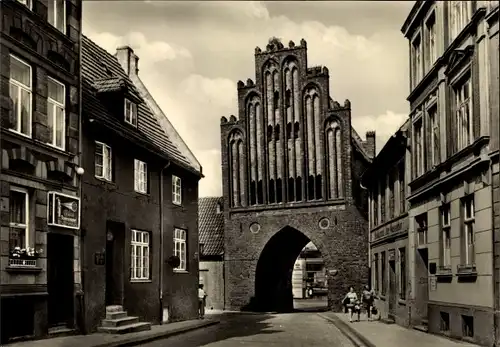Ak Wismar in Mecklenburg Vorpommern, Wassertor mit HO Gaststätte Ostsee Restaurant