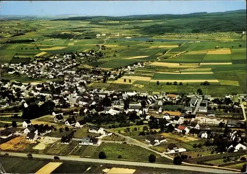 Ak Kell am See Rheinland Pfalz, Fliegeraufnahme vom Ort