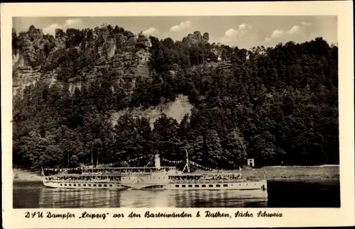 Ak Lohmen an der Elbe Sächsische Schweiz, DSU Dampfer Leipzig vor den Basteiwänden, Elbdampfer