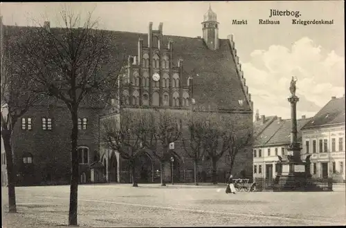 Ak Jüterbog in Brandenburg, Markt, Rathaus, Kriegerdenkmal