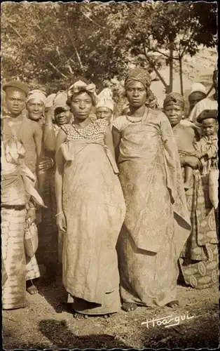 Ak Foumban Kamerun, Femmes Barnoum, Barnoum-Frauen, Französische Kolonie