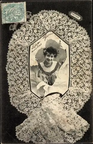 Ak Les Dentelles, Klöpplerin in Tracht, Klöppelwerk