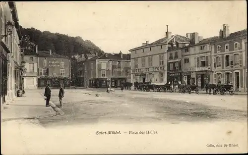 Ak Saint Mihiel Meuse, Place des Halles