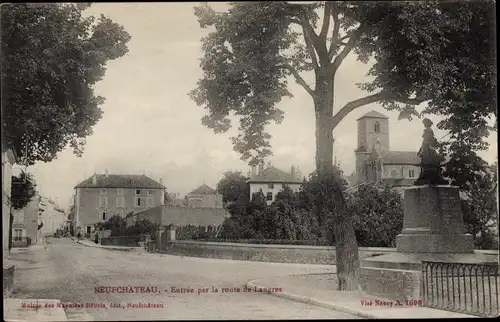 Ak Neufchâteau, Lothringen, Vosges, Ortsansicht von der Route de Langres aus, Kirche