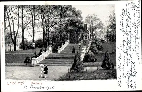 Ak Freiberg im Kreis Mittelsachsen, Partie im Park, Treppenaufgang, Denkmal