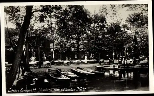 Ak Lehde Lübbenau im Spreewald, Gasthaus zum fröhlichen Hecht, Boote am Ufer
