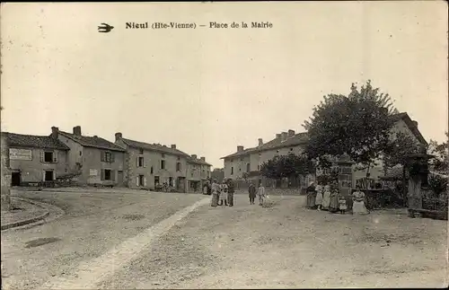 Ak Nieul Haute Vienne, Place de la Mairie