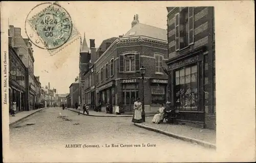 Ak Albert Somme, La Rue Carnot vers la Gare