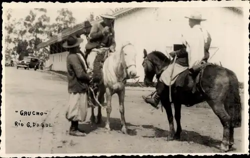 Foto Ak Rio Grande do Sul Brasilien, Grucho, Männer auf Pferden