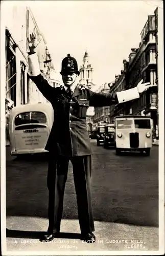 Ak London City England, Policeman on Duty in Ludgate Hill, Bobby, Polizist