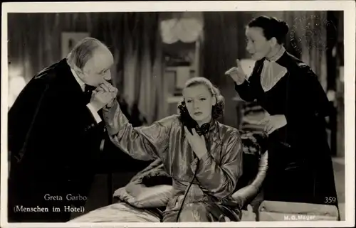 Ak Schauspielerin Greta Garbo, Filmszene Menschen im Hotel
