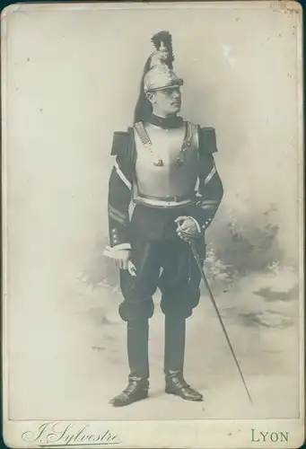 Foto Französischer Soldat in Uniform, Rüstung, Standportrait