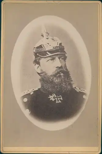 Foto Kronprinz Friedrich Wilhelm, Kaiser Friedrich III. von Preußen, Uniform, Pickelhaube, Portrait