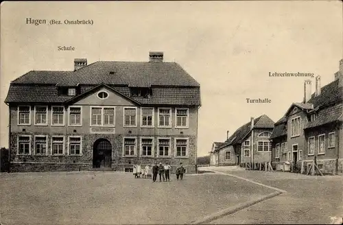 Ak Hagen am Teutoburger Wald in Niedersachsen, Stadtansicht, Schule, Lehrerinwohnung, Turnhalle