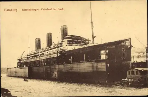 Ak Hamburger Hafen, Riesendampfer Vaterland im Dock, HAPAG