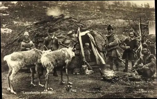 Ak Norwegen, Lappefamilie med Ren, Norwegische Tracht, Elche