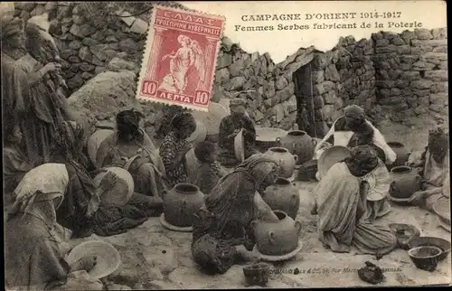 Ak Campagne d'Orient 1914-1917, Femmes Serbes fabricant de la Poterie