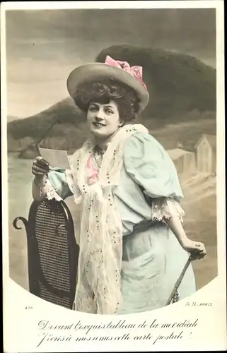 Ak Portrait einer Frau, Hut, Postkarte, Schal