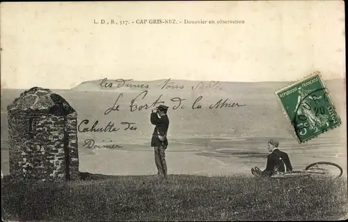 Ak Boulogne sur Mer Pas de Calais, Cap Gris Nez, Douanier en observation