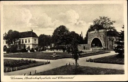 Ak Wurzen in Sachsen, Bahnhofsplatz mit Ehrenmal
