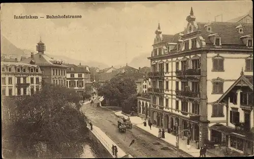 Ak Interlaken Kanton Bern Schweiz, Bahnhofstraße