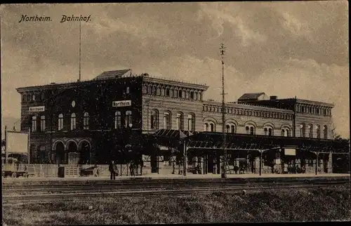 Ak Northeim in Niedersachsen, Bahnhof, Gleisseite