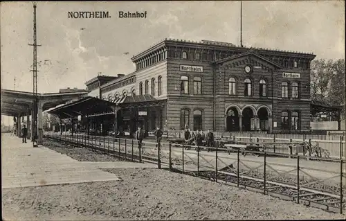 Ak Northeim in Niedersachsen, Bahnhof, Gleisseite