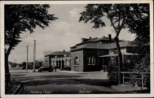 Ak Homburg in der Pfalz Saarland, Bahnhof, Straßenseite