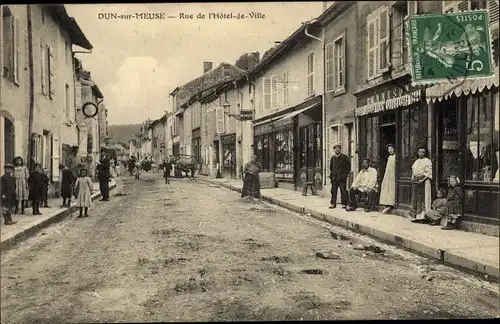 Ak Dun sur Meuse, Rue de l'Hotel de Ville