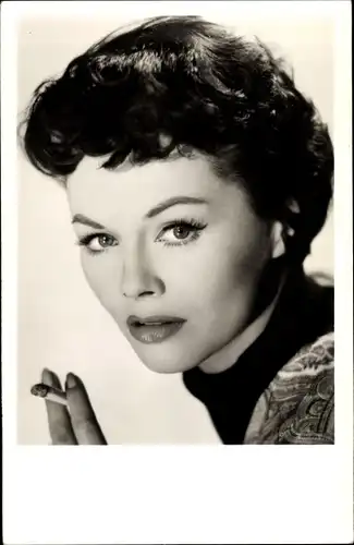 Ak Schauspielerin Kathryn Grayson, Portrait mit Zigarette