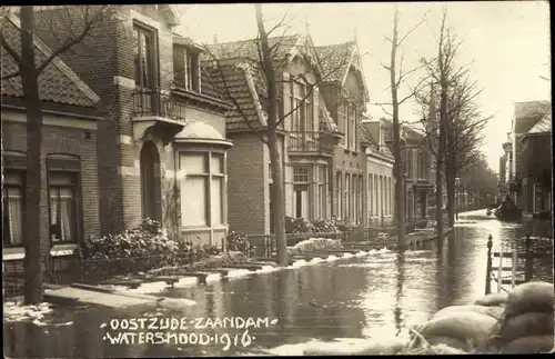 Foto Ak Zaandam Zaanstad Nordholland, Watersnood 1916, Oostzijde, Hochwasser