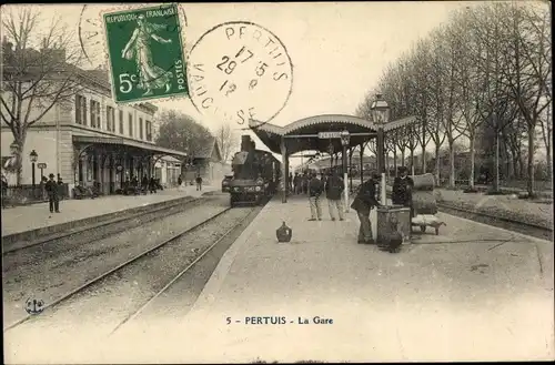 Ak Pertuis Vaucluse, La Gare, Bahnhof, Eisenbahn