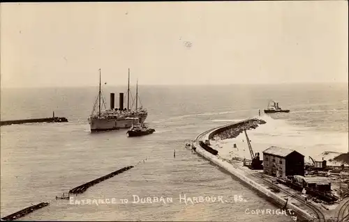 Foto Ak Durban Südafrika, Entrance to Harbour, Schiff