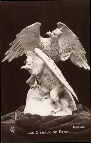 Ak Les Oiseaux de Proie, Plastik von J. G. Achard, Deutscher Adler, Französische Taube