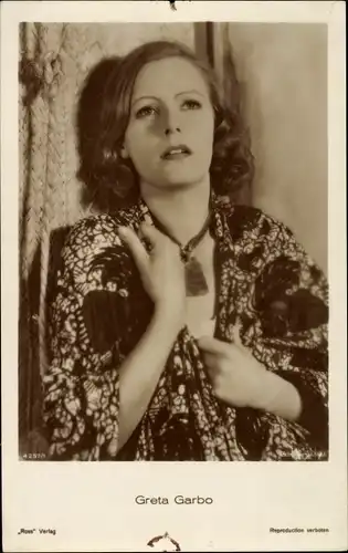 Ak Schauspielerin Greta Garbo, Portrait