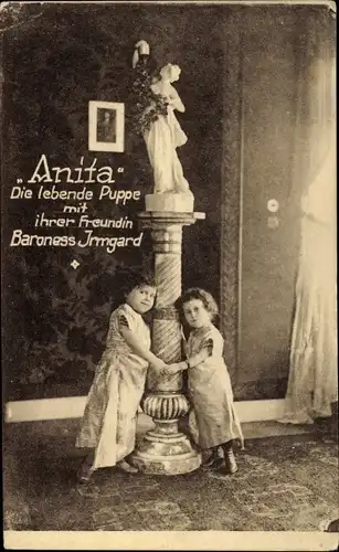 Ak Anita, die lebende Puppe mit ihrer Freundin Baroness Irmgard, Liliputaner
