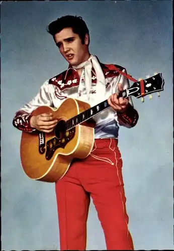 Ak Sänger und Schauspieler Elvis Presley, Portrait mit Gitarre