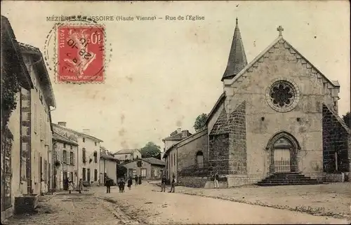 Ak Mézières-sur-Issoire Haute Vienne, Rue de l'Eglise