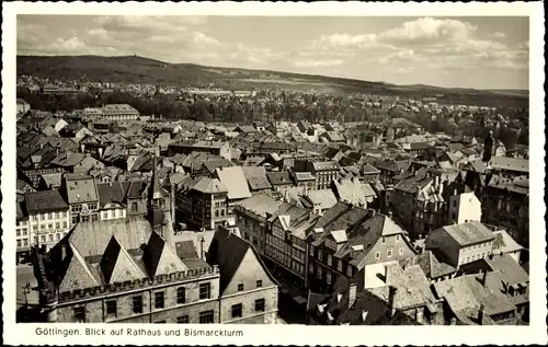 Ak Göttingen in Niedersachsen, Blick auf Rathaus u. Bismarckturm, Vogelperspektive