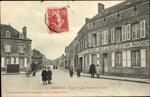 Ak Montsûrs Mayenne, Place Crosigne, Avenue de la Gare, Hotel de la Boule d'or Rocher