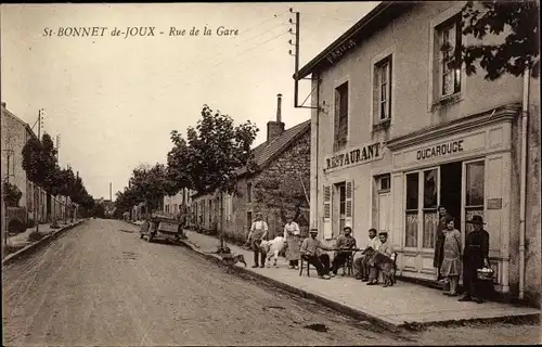 Ak Saint Bonnet de Joux Saône et Loire, Rue de la Gare, Restaurant Ducarouge