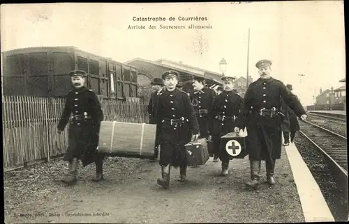 Ak Courrières Pas de Calais, Catastrophe Arrivee Sauveteurs allemands, Grubenunglück, Rettungskräfte