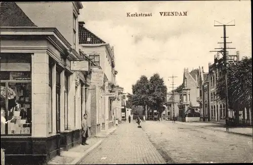 Ak Veendam Groningen, Kerkstraat, Geschäft, Straßenpartie